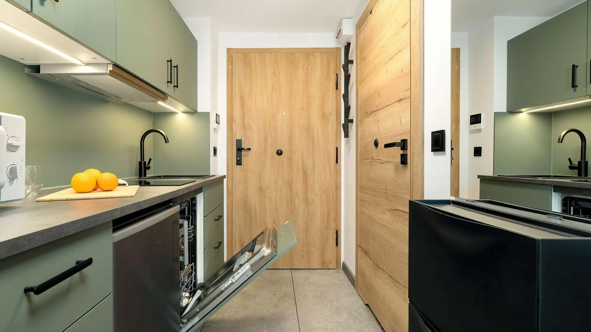 Pet Friendly Cozy Studio With Balcony In Poznan By Noclegi Renters 0*,  波兰