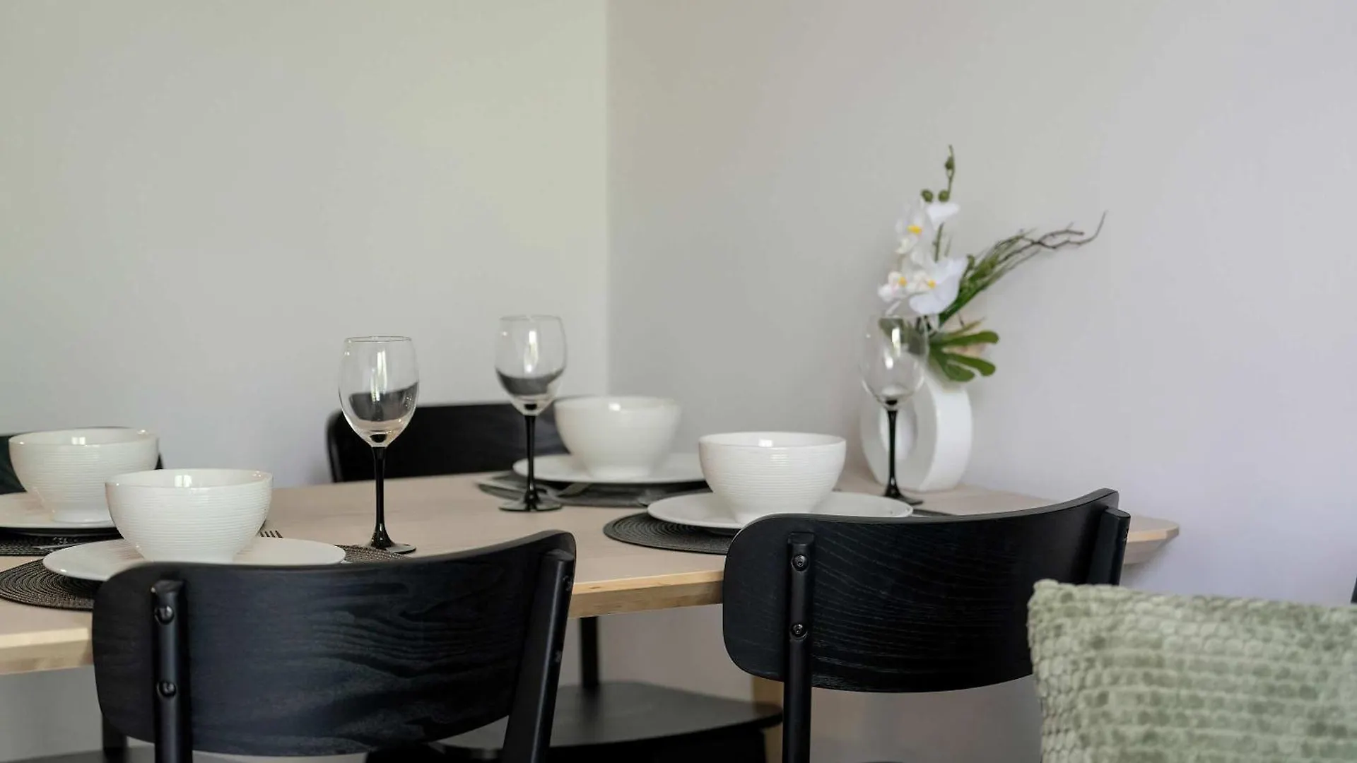 Pet Friendly Cozy Studio With Balcony In Poznan By Noclegi Renters 0*,